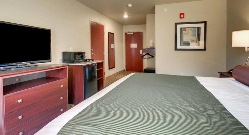 Cobblestone Inn & Suites - Lakin Buitenkant foto
