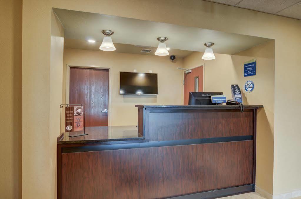 Cobblestone Inn & Suites - Lakin Buitenkant foto